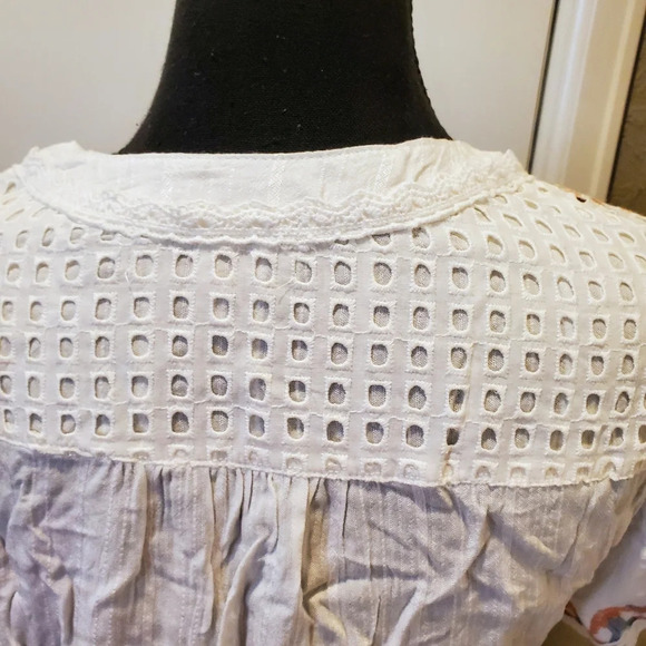 NEW Live and Let Live Embroidered Floral Lace Boho Tassle Blouse Size Small - Picture 13 of 15